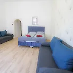 Ss Family 3 Bedroom Apartment In Praterstern Area Dw8